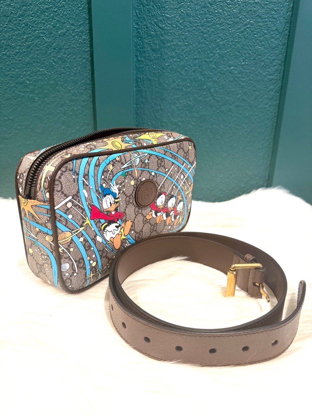 Gucci X Disney Donald Duck Belt Bag - Picture 2 of 15